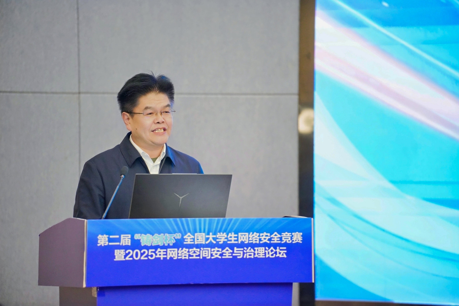 图15:杨晓照片.jpg
