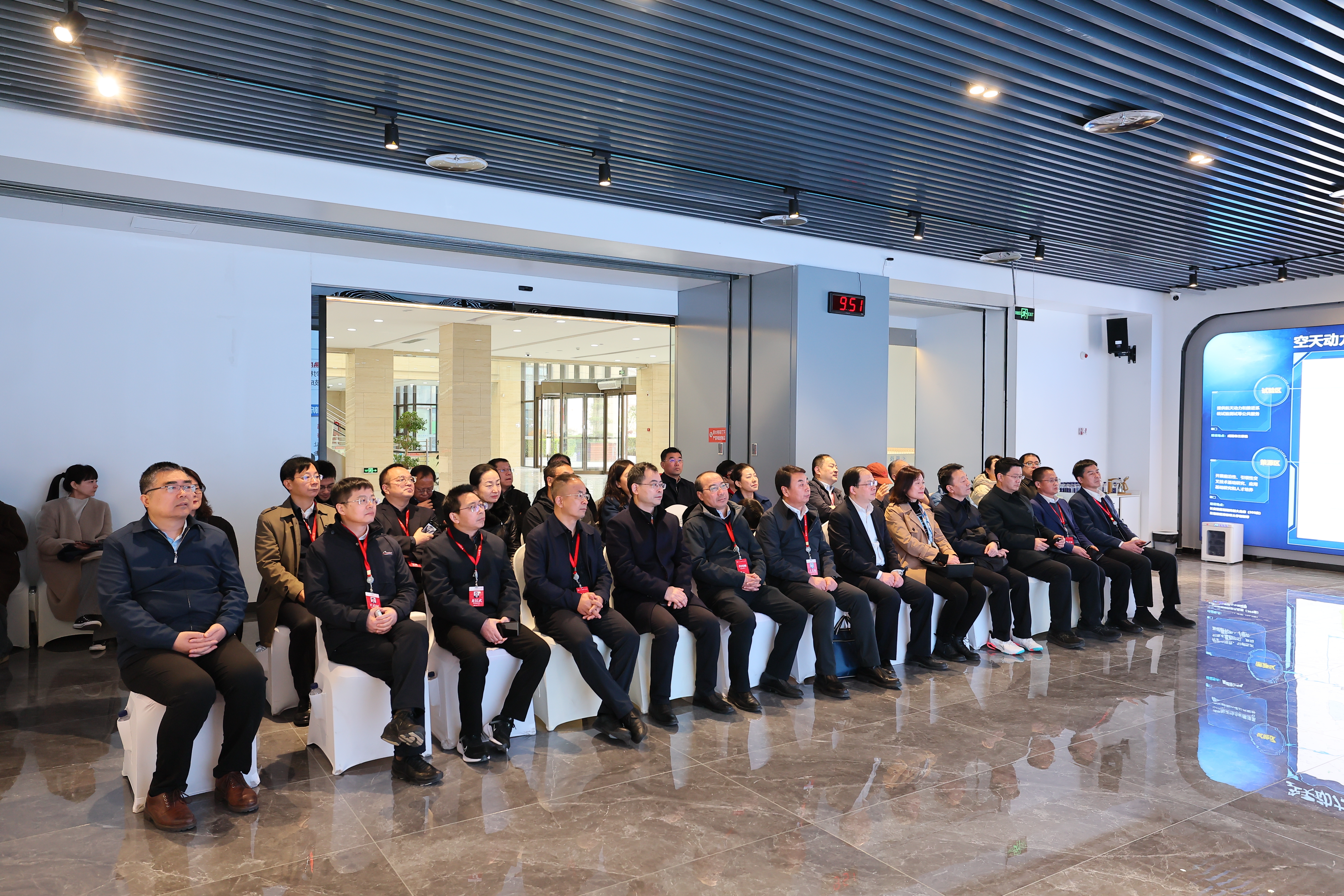 图1学校科技成果转化展厅.JPG