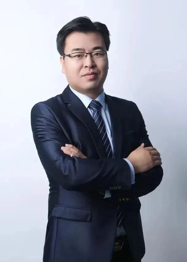 王震教授.jpg
