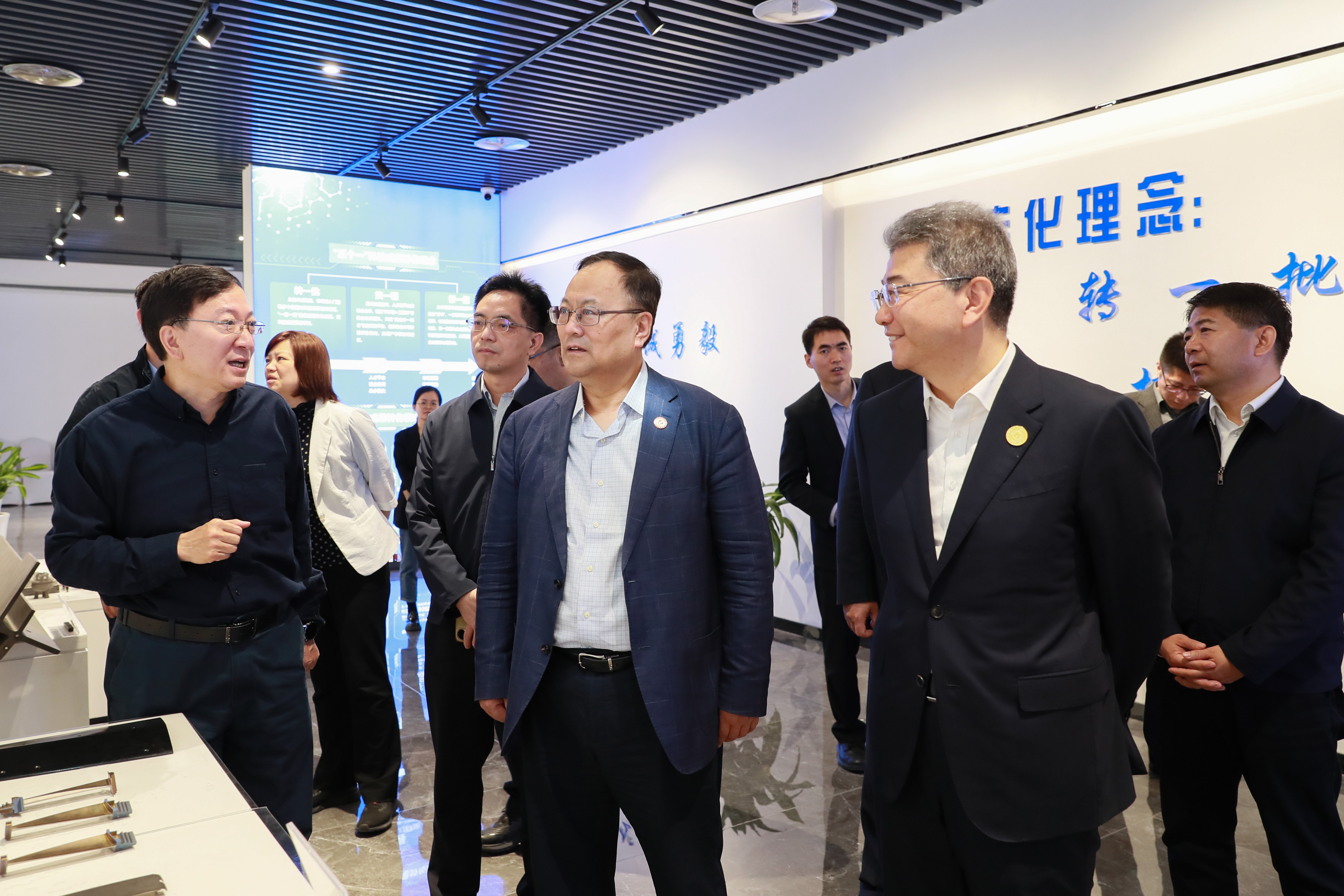 ZHOU1118.jpg