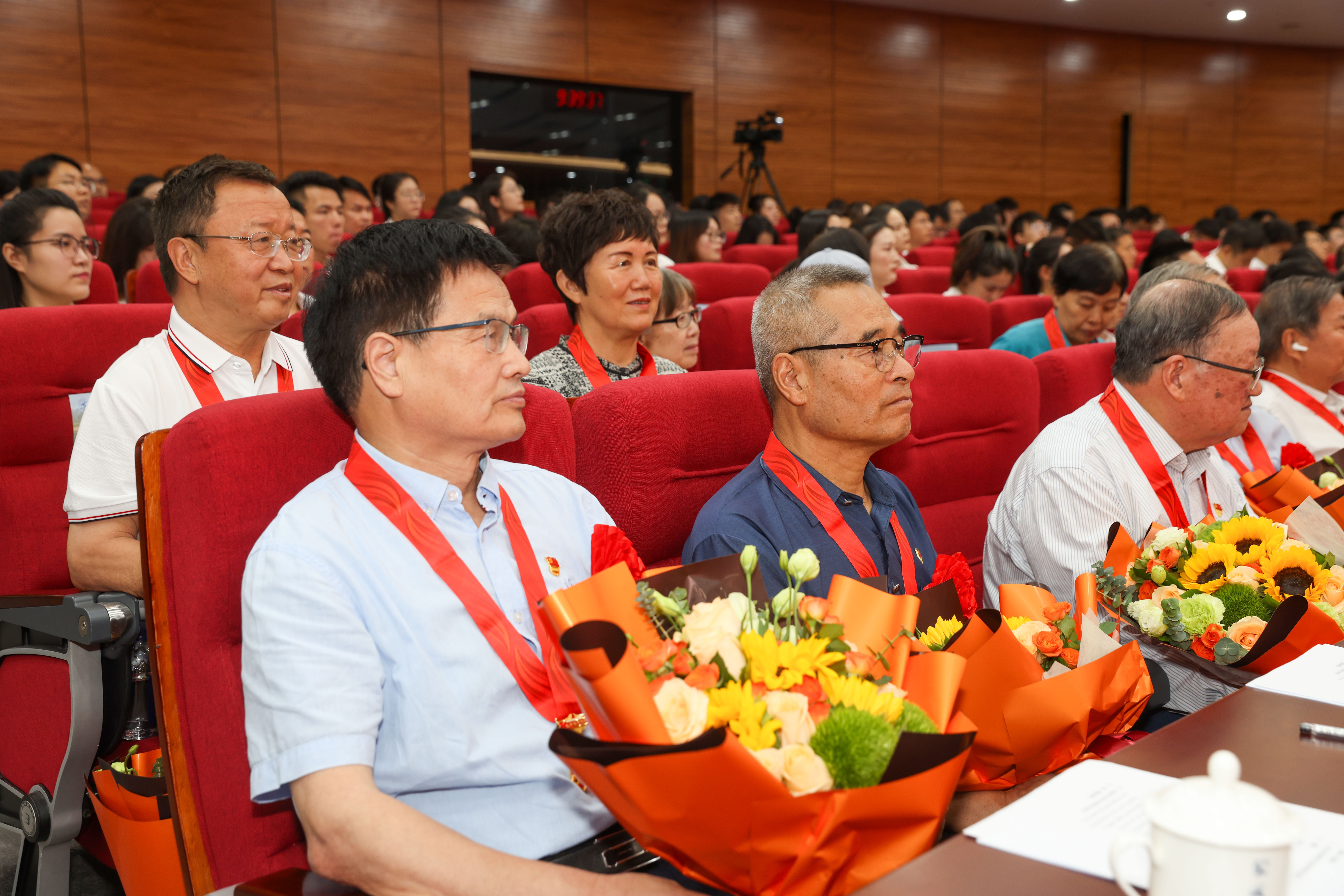 20240701玩球平台官网入口“七一”表彰大会光荣在党50年6——司哲摄.jpg